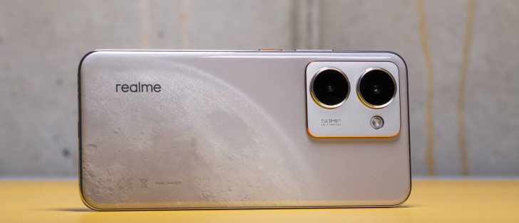 Realme P3 Ultra Glowing Lunar White Design