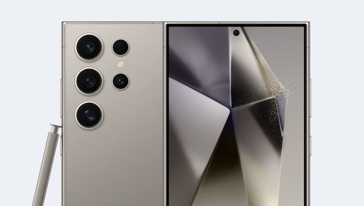 Samsung Galaxy S24 Ultra Design and Display Close-up of a Samsung Galaxy S24 Ultra, showcasing its design and screen