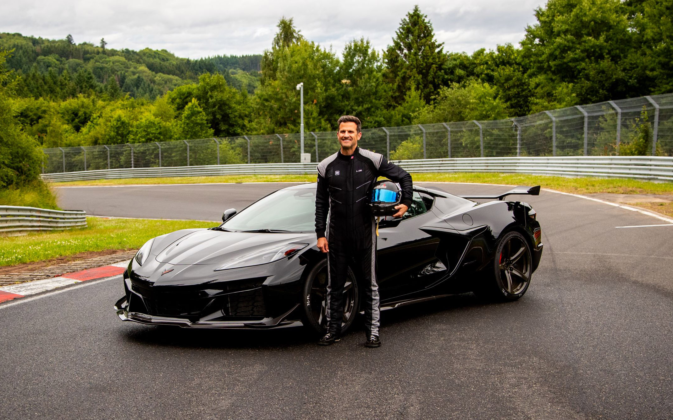 The Corvette ZR1X team celebrating their Nürburgring record