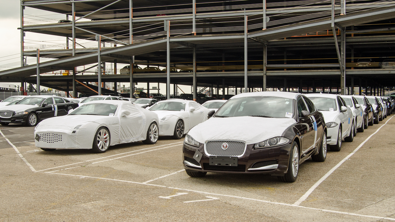 US and UK flags symbolizing the car tariff agreement