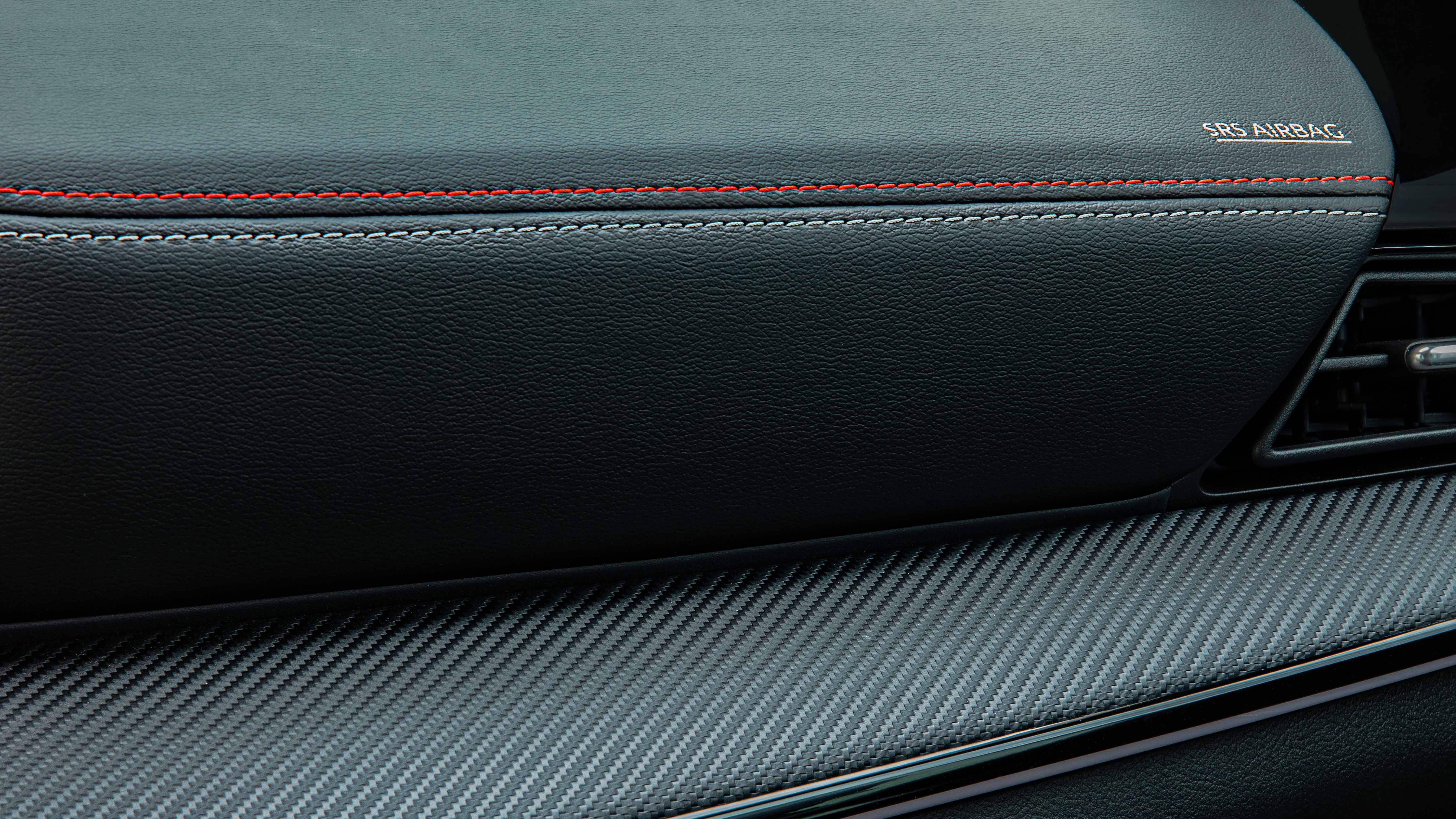 Close-up of the Nissan Kicks SR trim wheel