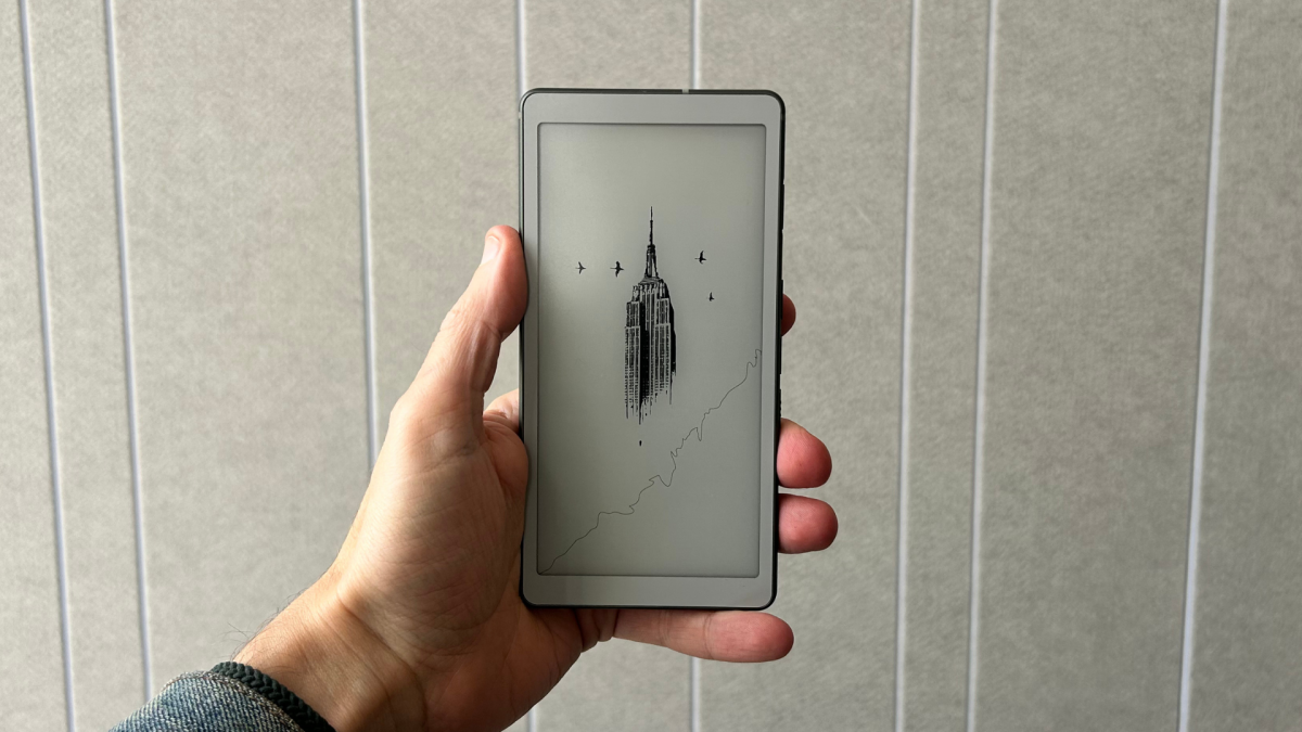 ViWoods AiPaper Reader compared to another e-reader