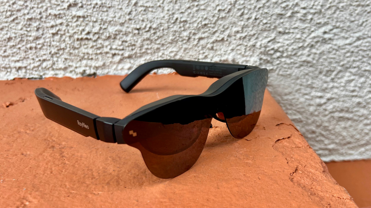 RayNeo Air 3s Pro design showcasing portability