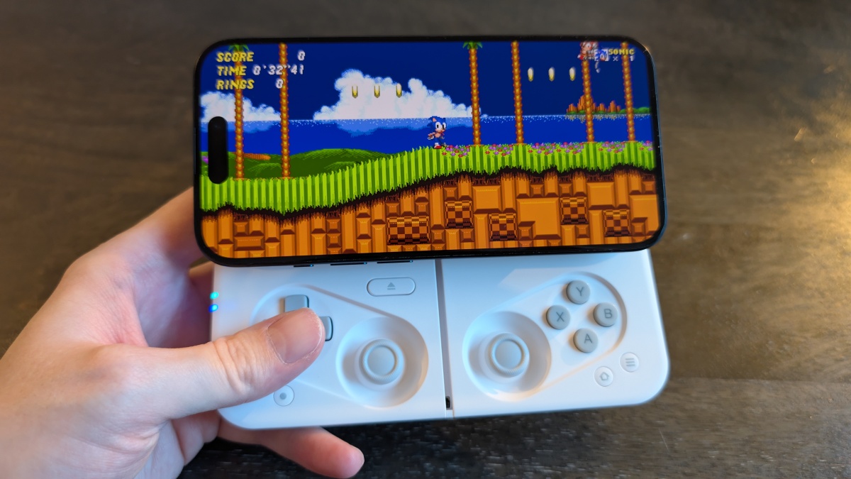 MCON Controller magnetically connecting to a smartphone MCON Controller setup with phone magnetically attached.