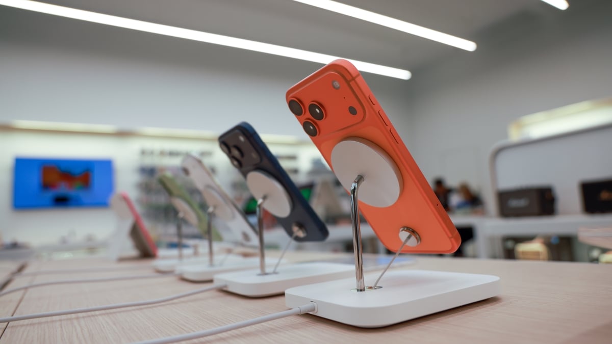 Apple's AI Siri and upcoming AI features Conceptual image of Apple's AI advancements with Siri at the forefront