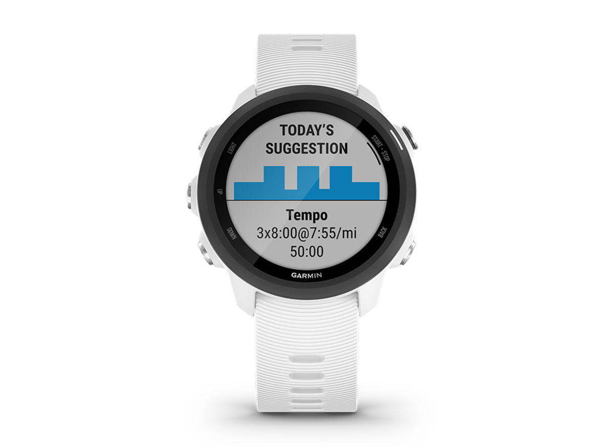 Garmin Forerunner 265: A clear view of performance data Garmin Forerunner 265 displaying dynamic running metrics on its bright AMOLED screen