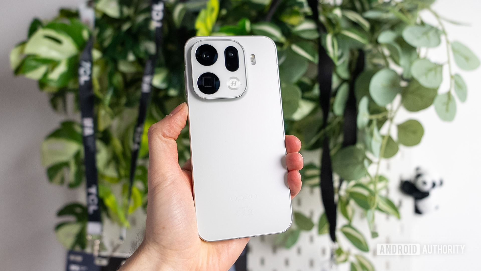 OPPO Find X9 Pro showing its user interface and app icons.