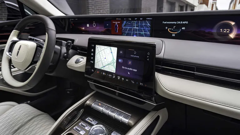 The 2025 Lincoln Nautilus showcases its sleek profile and modern design elements.