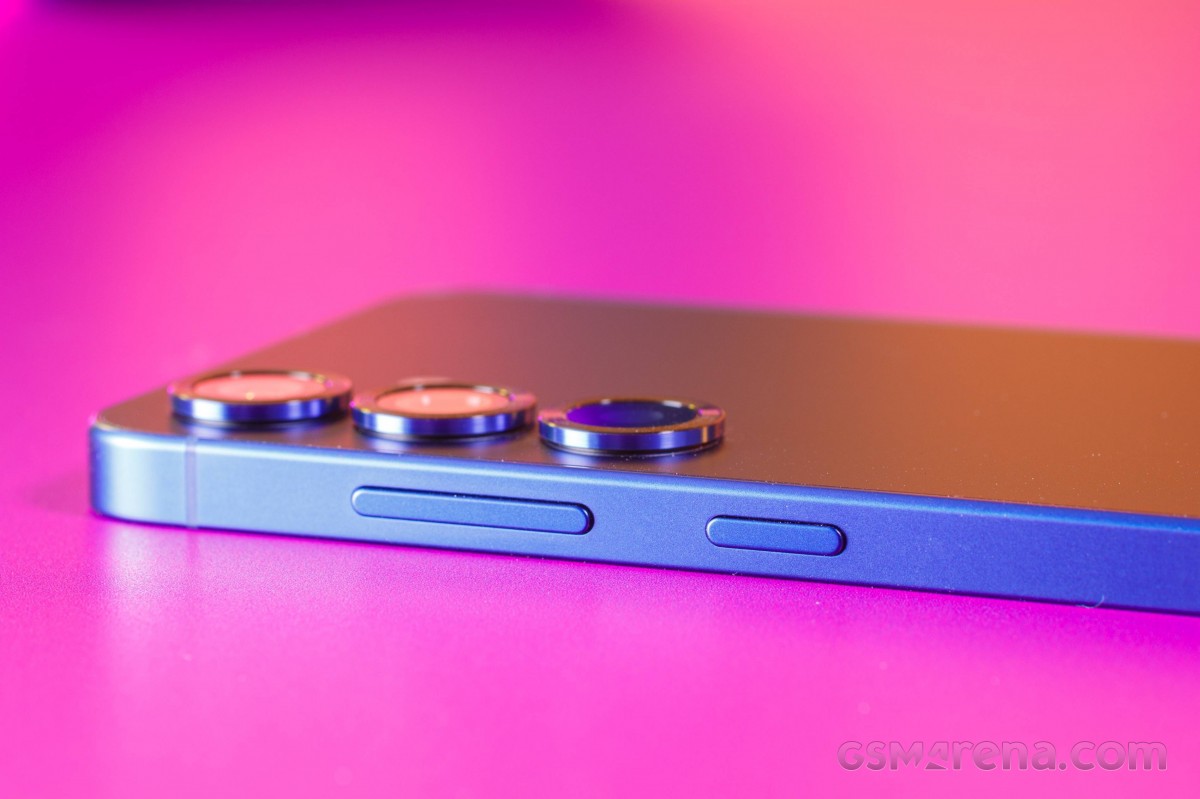 Inside the Global Shutter Sensor for Samsung Flagship Camera Upgrade A detailed schematic or close-up of a global shutter sensor, illustrating its pixel array and internal components, representing the Samsung flagship camera upgrade.
