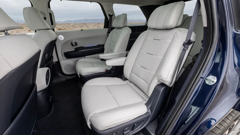 Spacious second row with captain's chairs in the 2026 Hyundai Palisade Hybrid