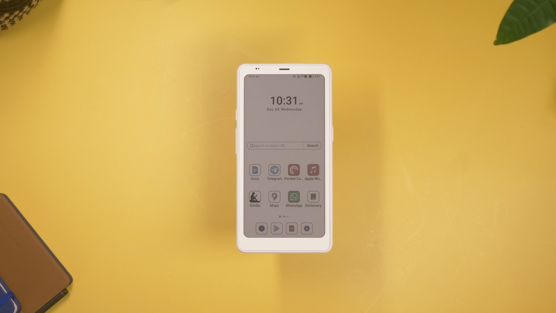 Boox Palma 2 Pro: Compact E-Reader Design Boox Palma 2 Pro held in hand, showcasing its compact design and E-Ink screen